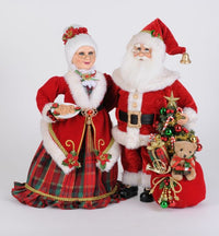 Lighted Santa & Mrs Claus with Gifts