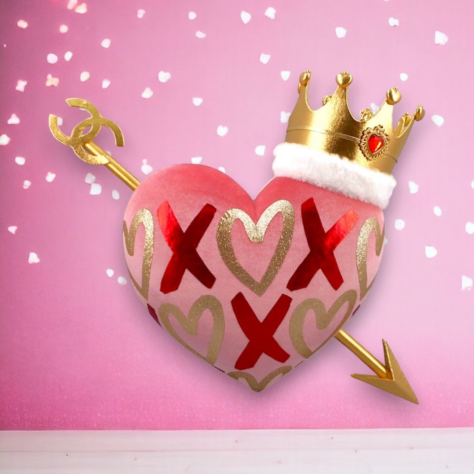 18" XOXO Crown Pink Heart Valentine Decor