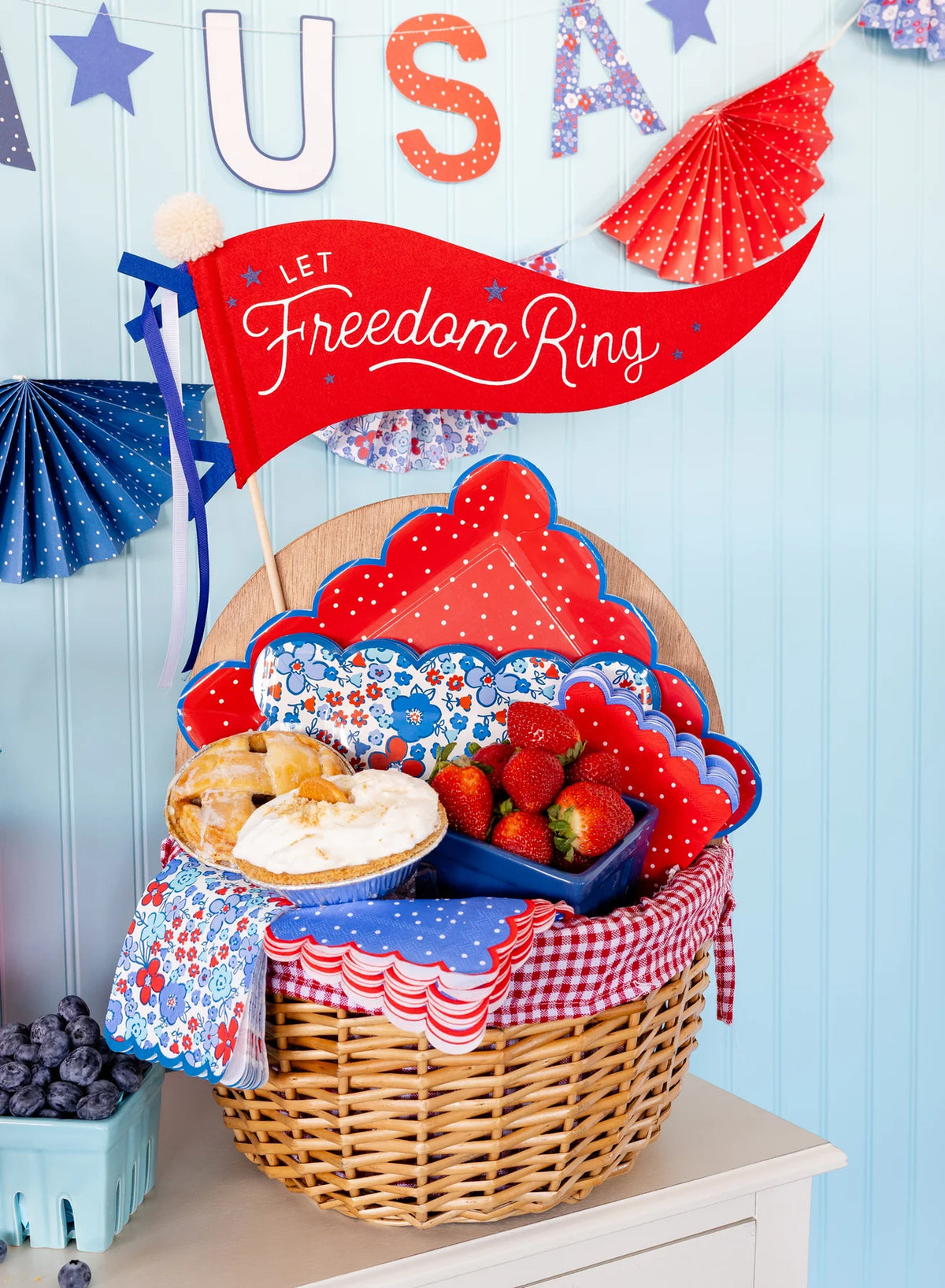 9" Floral Americana Scalloped Paper Plate