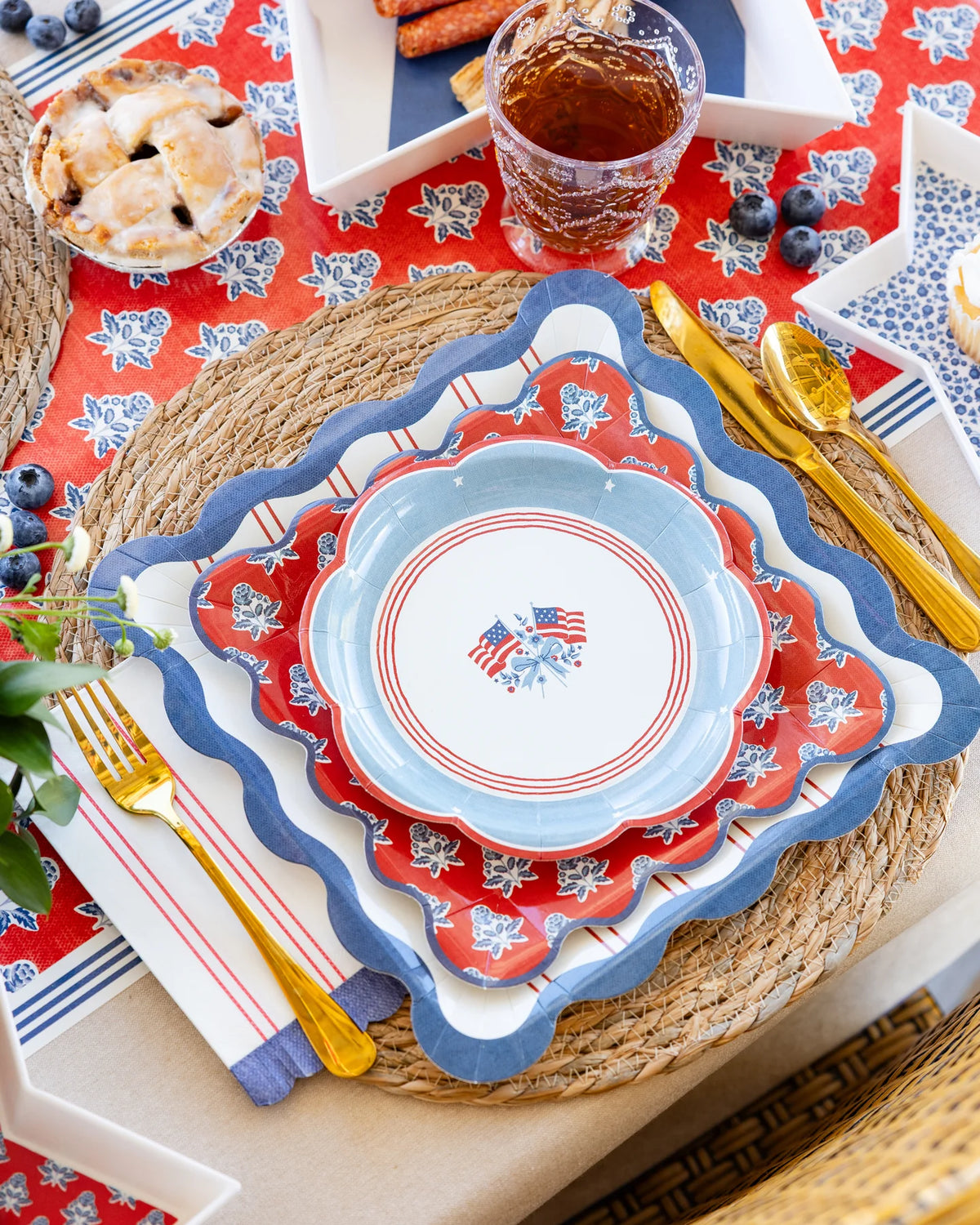 11" Plaid Stars Paper Plate