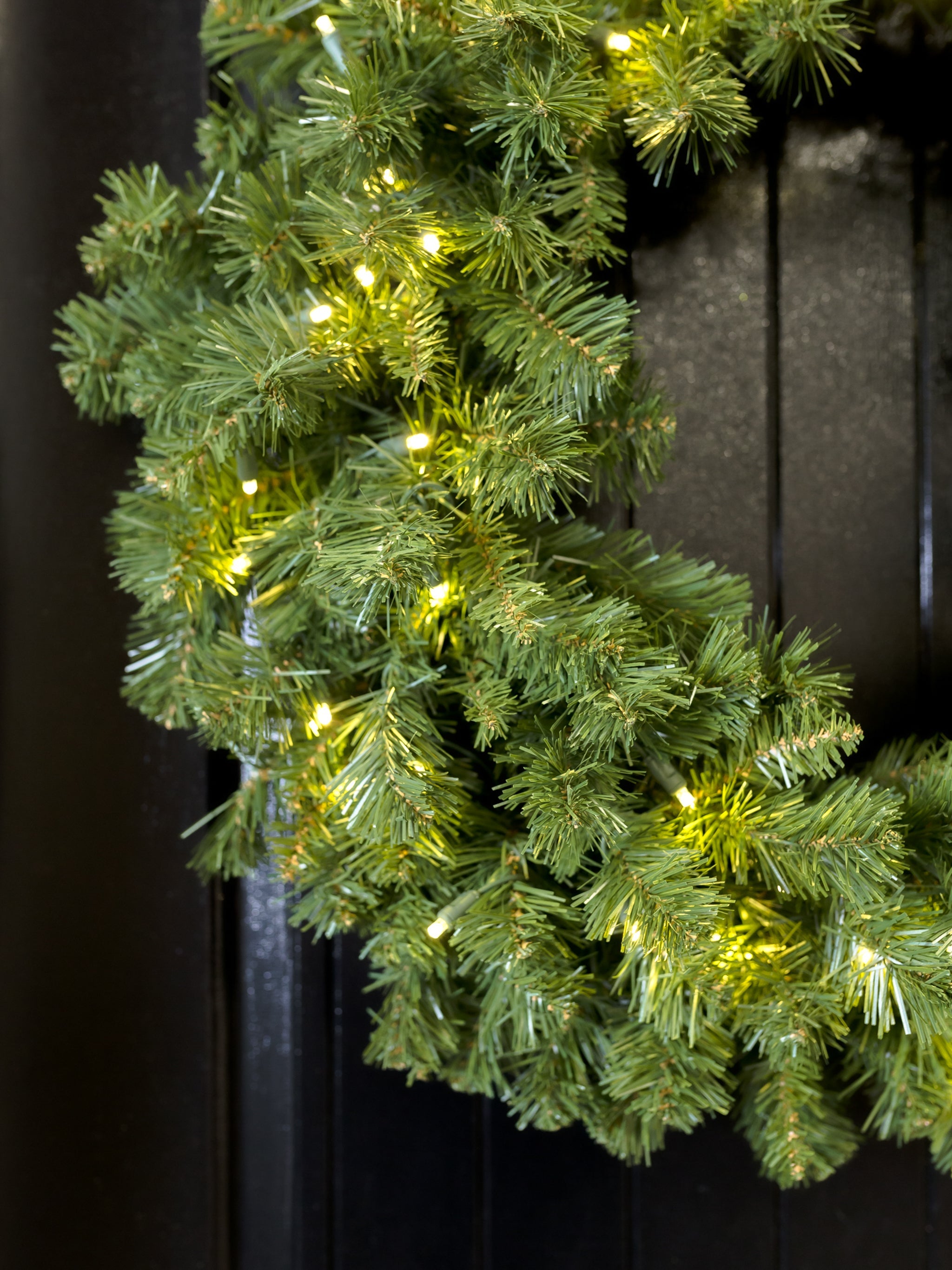 Pre-Lit Uintah Christmas Wreath – Modern Display