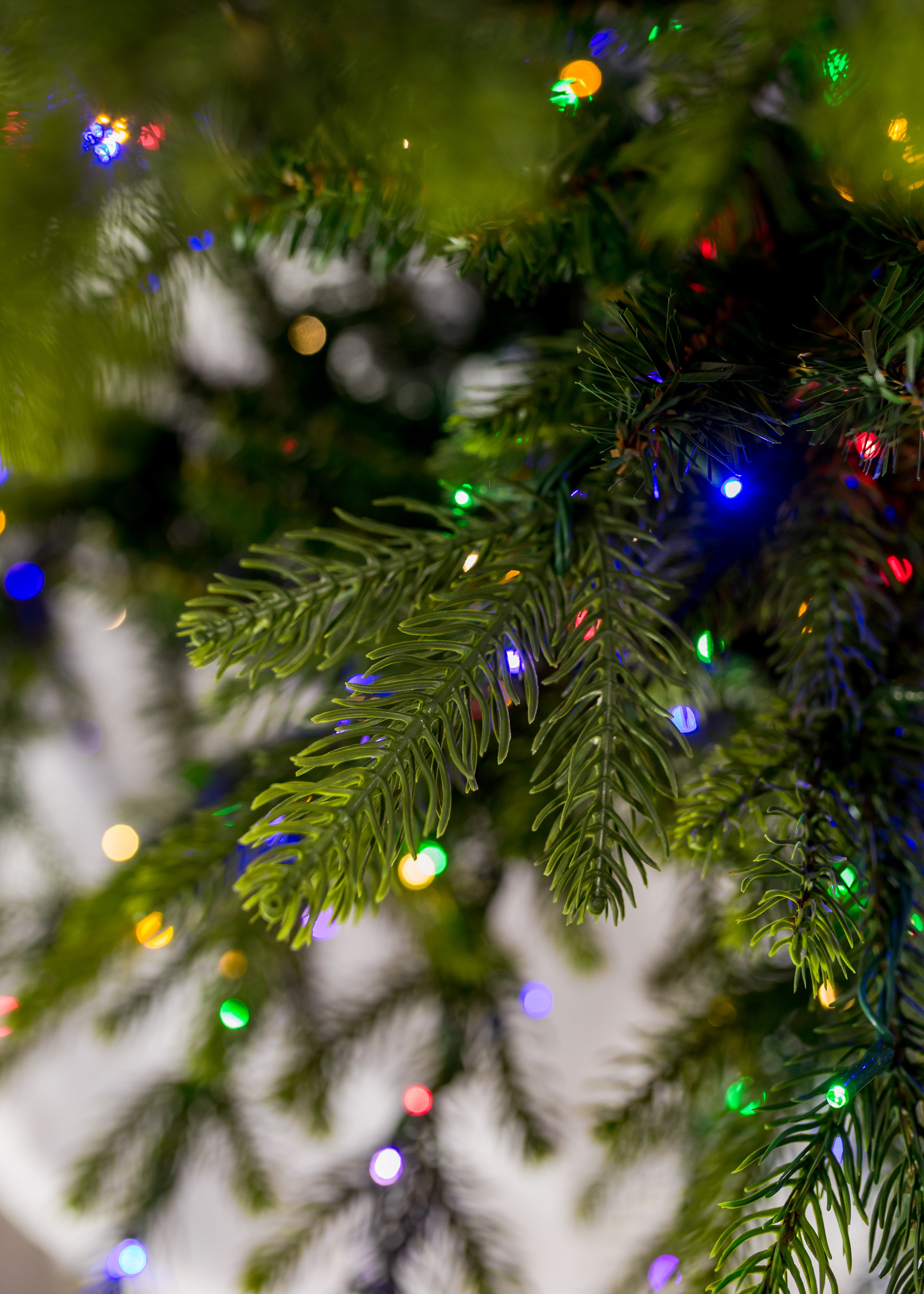 King Pine with 3mm LED Color Changing Christmas Tree – Modern Display