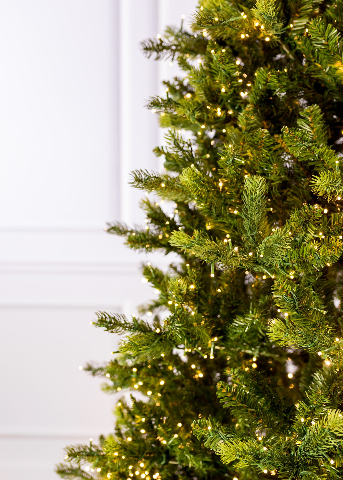 Royal Pine Color-Change Christmas Tree
