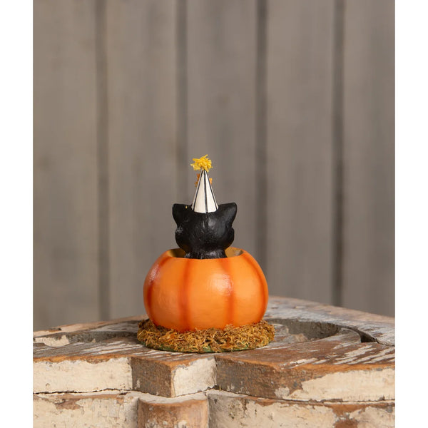 Cecil's Hang Out - Bethany Lowe